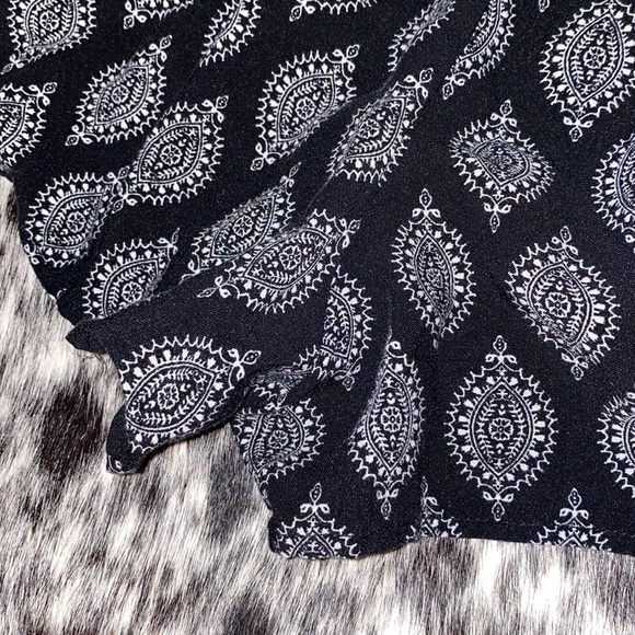 Button Back Romper - Picture 3 of 6